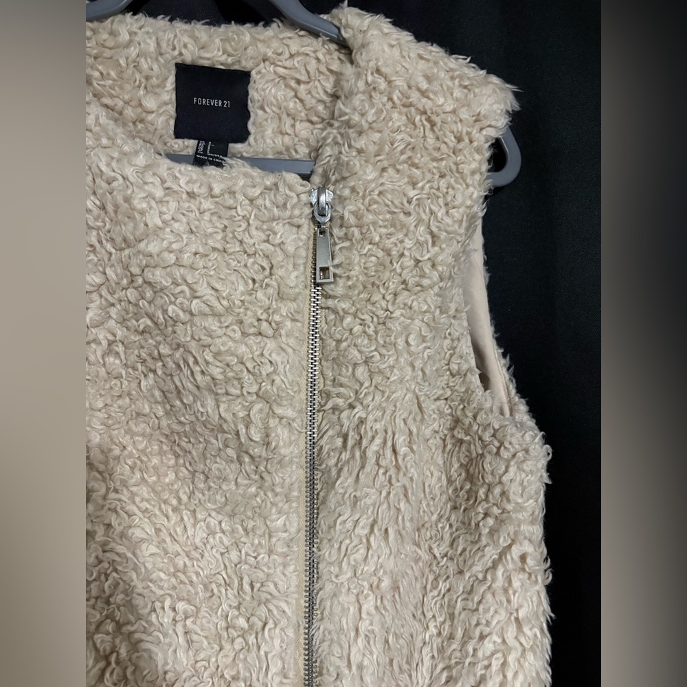 Forever 21 Cream Sherpa Vest - Picture 3 of 6